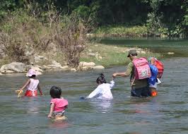 Con đường tìm đến con chữ của trẻ em miền núi