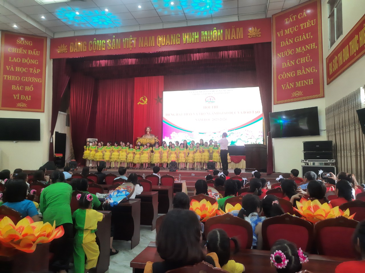 Năm học 2023-2024